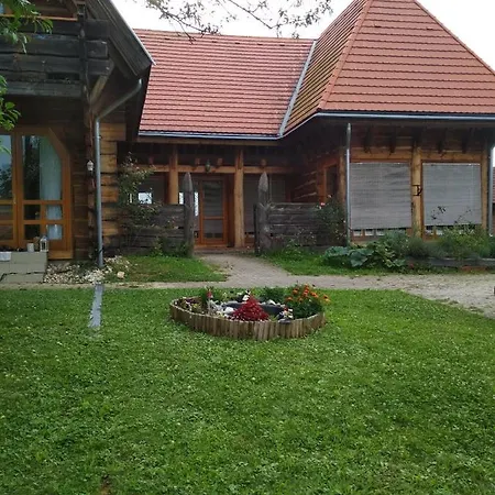 Apartman Egy Makovecz Imre Tervezte Hazban Ispank Exterior photo