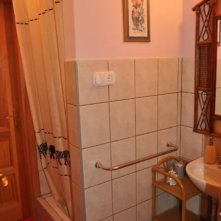 Apartman Egy Makovecz Imre Tervezte Hazban Ispank Exterior photo