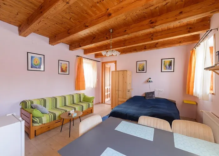 Apartman Egy Makovecz Imre Tervezte Hazban