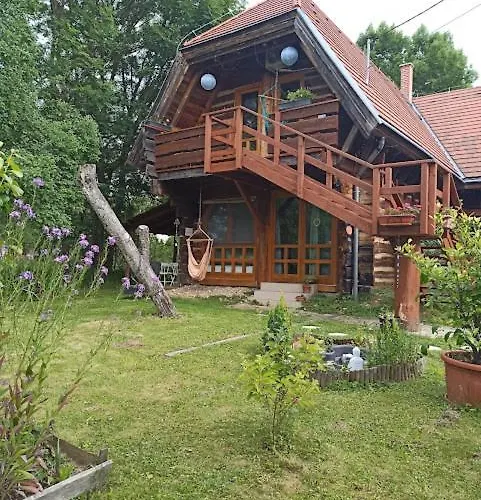 Apartman Egy Makovecz Imre Tervezte Hazban