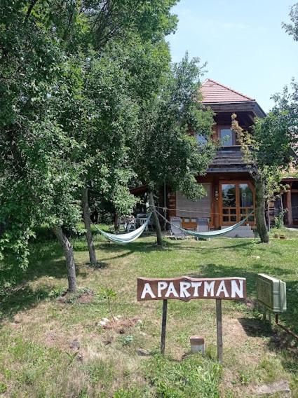 Egy Makovecz Imre Tervezte Hazban Apartment