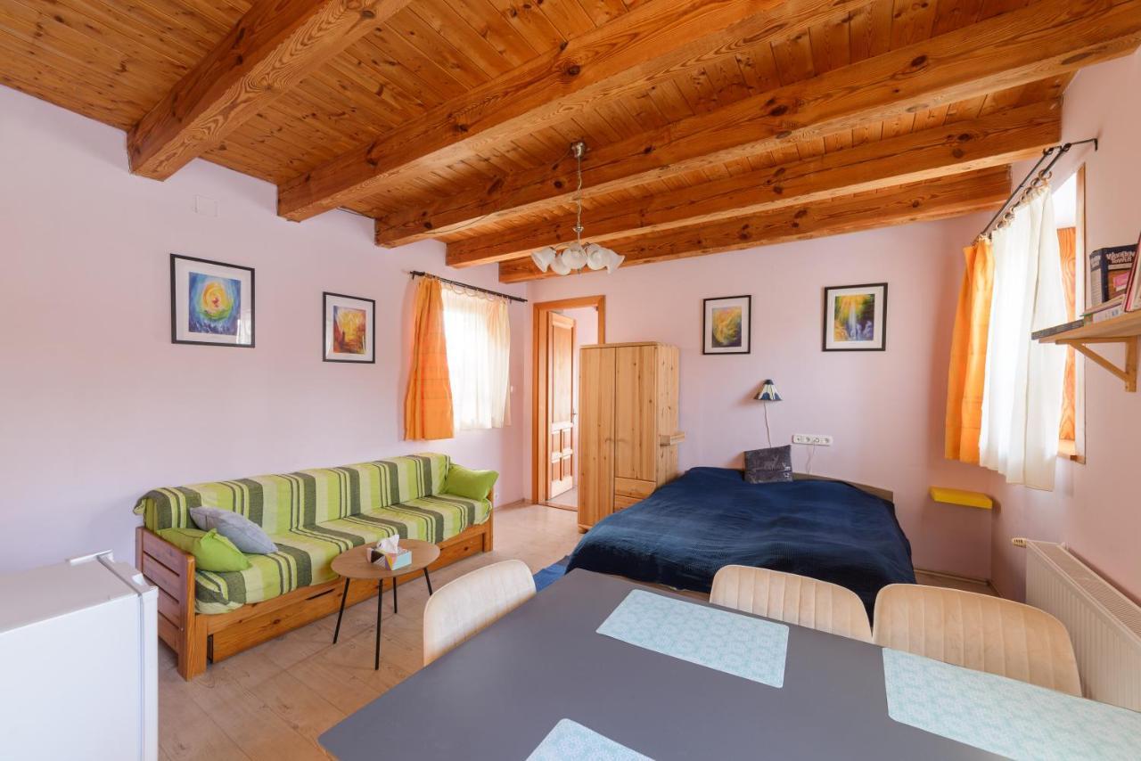 Apartment Egy Makovecz Imre Tervezte Hazban *